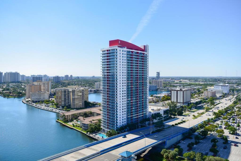 Awesome 2Br Condo Beachwalk Resort Hallandale Beach Esterno foto