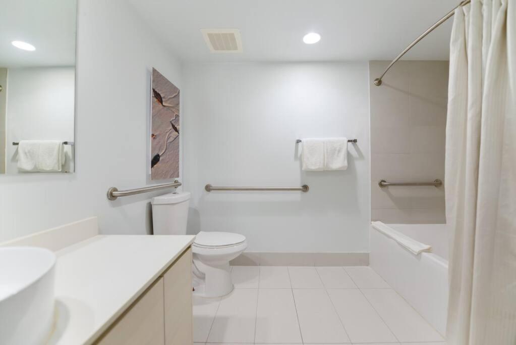 Awesome 2Br Condo Beachwalk Resort Hallandale Beach Esterno foto