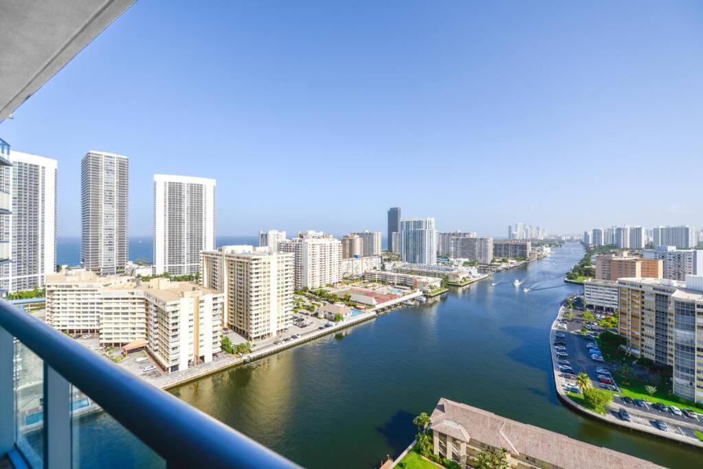 Awesome 2Br Condo Beachwalk Resort Hallandale Beach Esterno foto