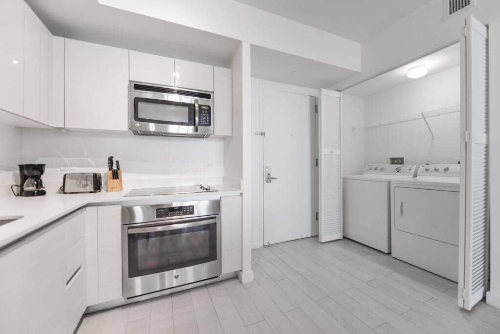 Awesome 2Br Condo Beachwalk Resort Hallandale Beach Esterno foto