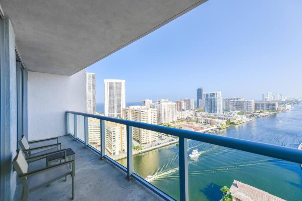 Awesome 2Br Condo Beachwalk Resort Hallandale Beach Esterno foto